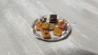 Plateau miniatures petits pains ou bonhommes de biscuit 
