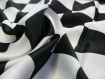 Coupon de tissu carnaval en polyester damier blanc et noir 