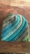 Joli bonnet en spirale bleu vert 
