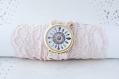 Montre bracelet élastique dentelle beige mode accessoire femme montre poignet tatouage de couverture coffret cadeau noel 