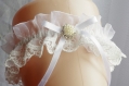 Jarretière en satin et dentelle jarretière de mariage nœud papillon et ruban blanc cassé avec perle blanc 