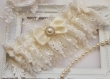Jarretière en satin et dentelle, nœud papillon et ruban blanc cassé avec perle jarretière de mariage 