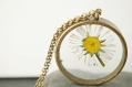 Collier avec marguerite collier en résine avec fleur pendentif rond en bronze collier sautoirs 