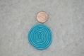 Forme spirale en pâte fimo de couleur bleu turquoise 