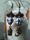 Boucles d'oreilles bronze et céramique bleue et blanche 