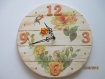 Horloge aux roses oranges aspect vieilli style 