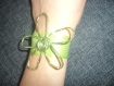 Bracelet mathilda, en ruban de satin et sa fleur en fil d'aluminium 