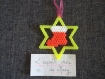 5 chaussons dans une étoile pour noël en perles hama pour décorer le sapin 