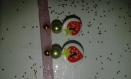 Parure: collier et boucles d'oreilles en boutons design fraise 
