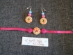 Parure: bracelet et boucles d'oreilles en boutons design fleuri rose idéal pour la st valentin 