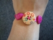 Parure: bracelet et boucles d'oreilles en boutons design fleuri rose idéal pour la st valentin 