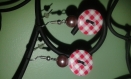 Parure: bracelet et boucles d'oreilles en boutons design vichy rose foncé 