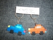 Portes clés en perles hama : lot de 2 petits véhicules cadeau de pâques 