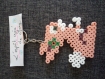 Porte clés en perles hama : petit lapin rose 