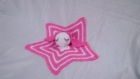 Doudou étoile au crochet rose vif et blanc 