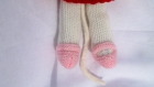 Doudou écru et rouge en laine tricotée 
