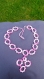 Bracelet réalisé au crochet de couleur rose 