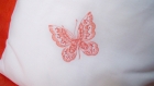 Coussin blanc déhoussable broderie papillon 