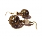 Boucles d'oreilles vintage , perles filigranées bronze 
