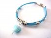 Bracelet suédine bleue , coeur de murano bleu 