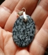 Pendentif obsidienne mouchetée avec un cordon noir réglable 