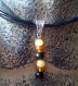 Tour de cou en coton et organza avec un pendentif en perles d'ambre trois couleurs 
