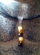 Tour de cou en coton et organza avec un pendentif en perles d'ambre trois couleurs 