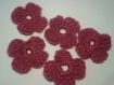 10 fleurs au crochet 5 fleurs 4 pétales et 5 fleurs 3 pétales roses 