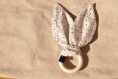 Hochet oreilles de lapin. idée cadeau de naissance. 