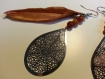 Boucles d’oreilles ambre avec plumes et filigrane en métal 