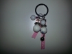 Bijoux de sac / porte clés rose pâle avec perle en céramique et grelot 