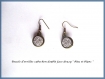 Boucles d'oreilles fantaisie pendantes à crochet bronze avec cabochon résine druzy brillant bleu blanc double 