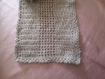 Écharpe grise entièrement réalisée au crochet 