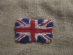 Broche brodée:drapeau anglais en perles de broderie .brodé de perles de1mm de couleur bleu ,blanc et rouge