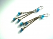 Boucles d'oreilles rétro, chaînes bronze et perles bleues 
