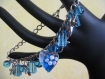 Bracelet breloques et perles bleues