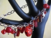 Bracelet breloques et perles rouge