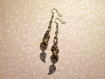 560 - boucles d'oreilles fil d'aluminium longues, marron, vert anis, perle de rocaille 