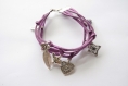 Bracelet multirang en suédine violette avec breloques couleur bronze 