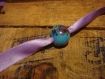 Bracelet perle bleu avec rose et tissu violet 