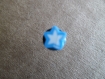 Boucles d'oreilles en forme d'étoile bleu et blanche 