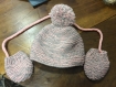 Bonnet et mouffles enfants laine rose et taupe 