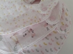Bavoirs bébé en éponge rose pâle et motif girafes et pois aux coloris assortis fermeture par pression taille 