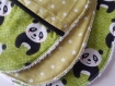Bavoirs bébé en tissu et éponge blanche motifs pandas et étoiles vert anis fermeture par pression taille 0-6 