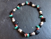 Petit bracelet ethnique ton noir rouge blanc et turquoise 