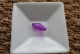 Lot de 2 perles en forme de toupie violette transparente 