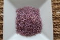 Lot de 12.5 grammes de perles de rocaille transparentes rose délavées en verre 