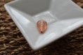 Perle en verre transparent rose en forme de goutte 