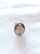 Bague cabochon ovale marylin et sa robe blanche 