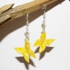 Boucles d'oreilles en origami en forme de papillons jaune à petites fleurs blanche 